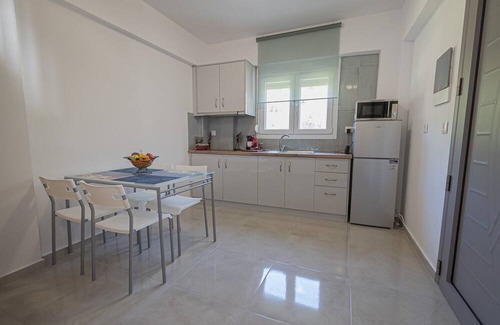 Elia Apartment | Inviting Petra Apartment Gaia: Family-Friendly Comfort Awaits
