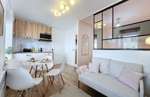Saint-Marc Apartment | Cozy Ty Penhelen Apartment with Kitchen for Families