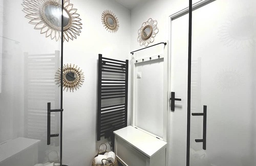 Saint-Marc Apartment | Cozy Ty Penhelen Apartment with Kitchen for Families