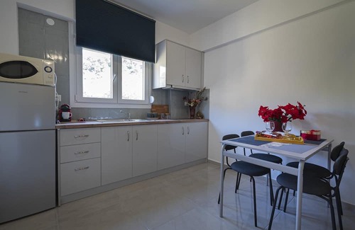 Elia Apartment | Cozy Petra Apartment Terra with Kitchen & Breakfast Included