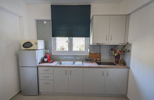 Elia Apartment | Cozy Petra Apartment Terra with Kitchen & Breakfast Included