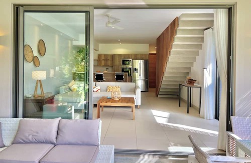 Calodyne Villa | Seafront Villa in Calodyne with Pool & Breakfast Included