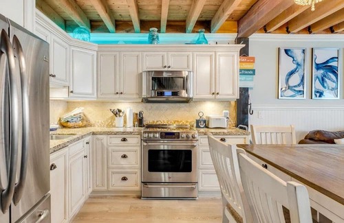 Central Okanagan Cabin | Modern Lakefront Cottage with Boat Slip & Beach Access