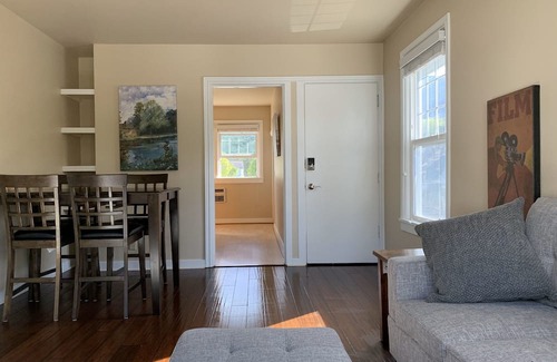 North Bend Apartment | Modern Downtown Retreat: Walkable, Fast WiFi & Spa