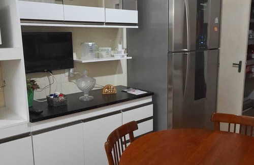 Jardim Mar e Ceu House | Casa Aconchego: Steps from the Beautiful Guarujá Beach