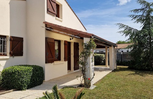 Grues House | Cozy Villa Grues: 2 Bedrooms with Spa and Breakfast Included