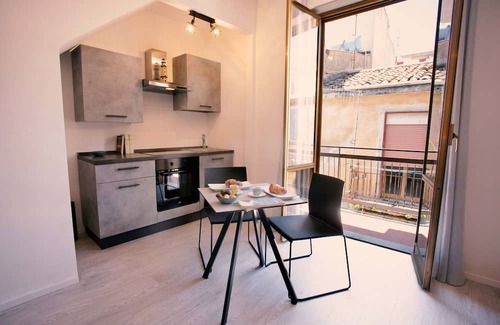Monreale Apartment | Cozy Apartment in Monreale with Breakfast & Kitchen