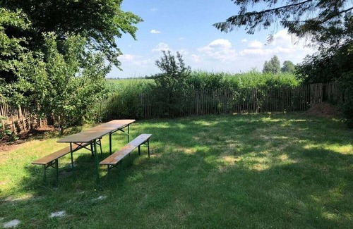 Groven House | Cozy Thatched Cottage with Kitchen & Pet-Friendly Amenities