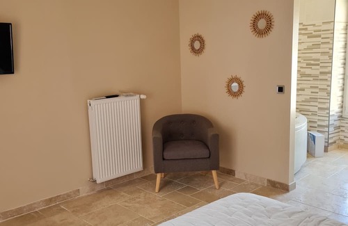 Chaumont-en-Vexin Apartment | Comfortable Apartment with Parental Suite for Your Getaway