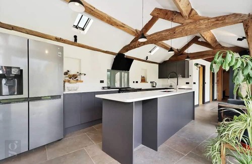 Hereford House | Pet-Friendly Retreat at The Cart House - Rated 10/10