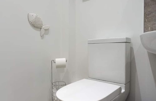 Taunton Apartment | Cozy 1 Bedroom Haven in Taunton with Family-Friendly Amenities