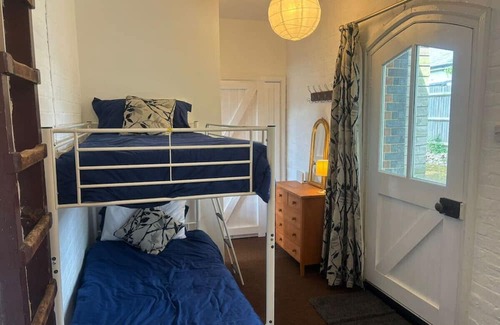 Freefolk House | Cozy Old Post Cottage Annex with Child-Friendly Amenities