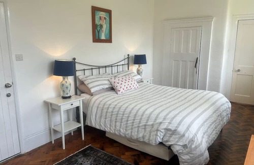 Freefolk House | Cozy Old Post Cottage Annex with Child-Friendly Amenities