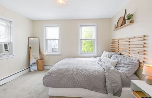 Ephrata House | Spacious 7-Bedroom Retreat with Two Kitchens & Patio
