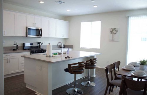 Moreno Valley House | Ideal 5B Getaway in a Gated Community for All Occasions