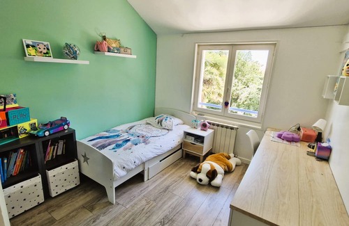 Neyron House | Discover Maison Proche Lyon: Pool, Trampoline & Family Fun