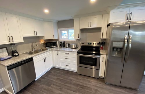 Leamington Cottage | Cozy Retreat by the Lake - Perfect for Birders & Families