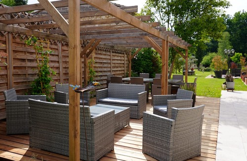 Gauriaguet House | Discover Chambre d'Hôtes Emeraude with Pool and Kitchen