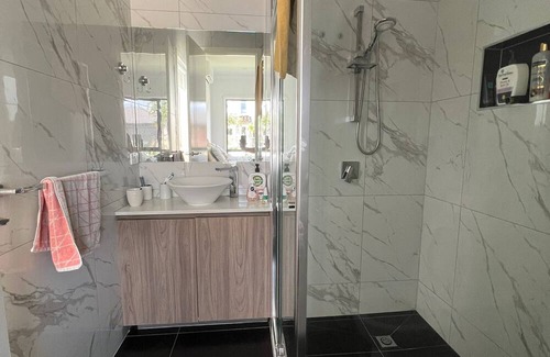 Mickleham House | Cozy Retreat for All Types of Travelers with Child-Friendly Amenities