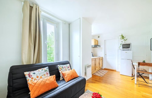 Maisons-Alfort Apartment | Family-Friendly Vrbo Property with Kitchen Amenities