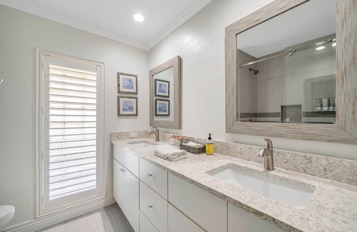 Lutz House | Escape to Bluewater Beach for Summer Vibes & Lake Views!