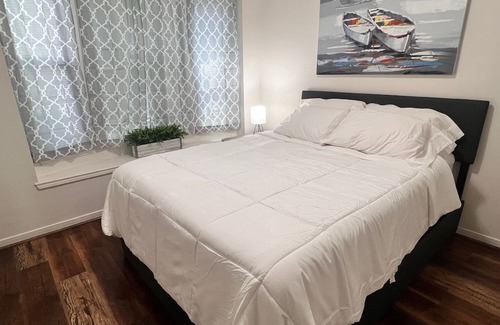 Atascocita House | Cozy Getaway at The Wisteria House - Pet & Child Friendly
