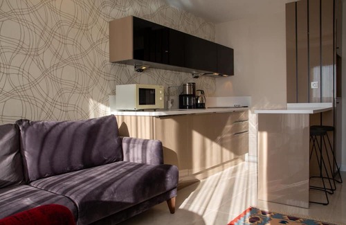 Kadnlar Denizi Mahallesi Apartment | Beachside Condo with Pool and Kitchen in Kusadasi