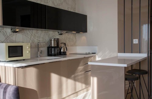 Kadnlar Denizi Mahallesi Apartment | Beachside Condo with Pool and Kitchen in Kusadasi