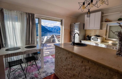 Dobrota Apartment | Cozy Sea and Nature View Flat with Balcony in Kotor
