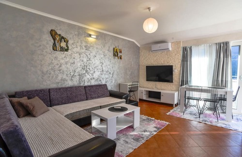 Dobrota Apartment | Cozy Sea and Nature View Flat with Balcony in Kotor