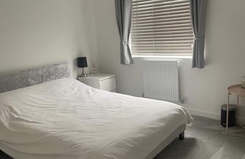 Walsall House | Spacious Home with Garden in Walsall - Pet & Child Friendly