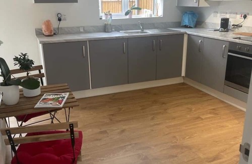 Walsall House | Spacious Home with Garden in Walsall - Pet & Child Friendly