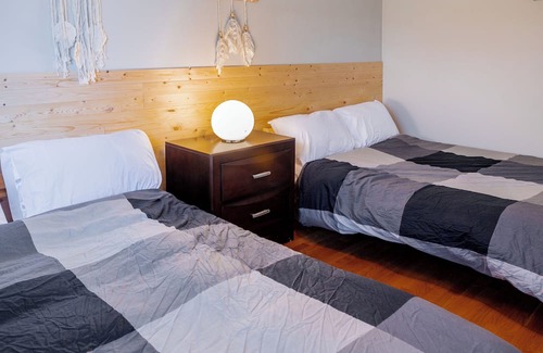 Niagara Falls Cottage | Riverview Cottage Near Niagara Falls with Private Dock