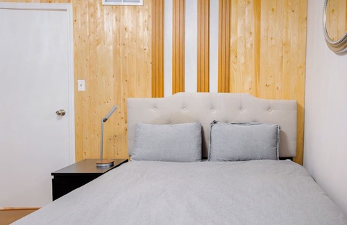 Niagara Falls Cottage | Riverview Cottage Near Niagara Falls with Private Dock