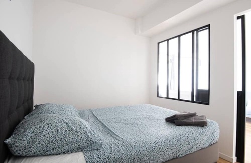 Croix Apartment | Relaxing Apartment with Balcony and Garden View