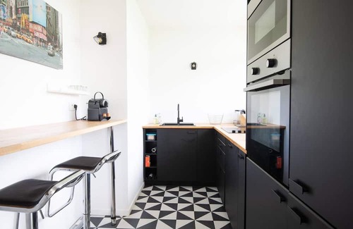 Croix Apartment | Relaxing Apartment with Balcony and Garden View