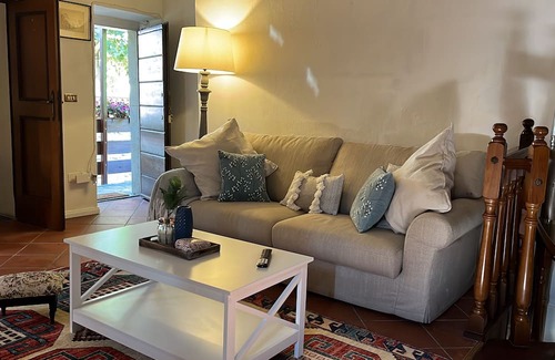 Ortonovo House | Italian Rustico: Your Gateway to 5 Terre and Scenic Beaches