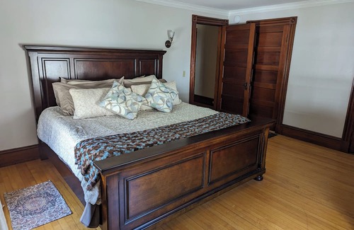 Bangor House | Comfortable Queen City Duplex for Up to 6 Guests