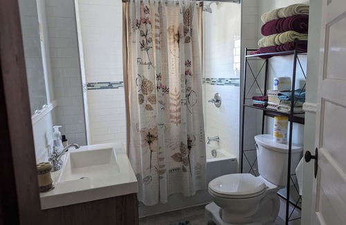 Bangor House | Comfortable Queen City Duplex for Up to 6 Guests