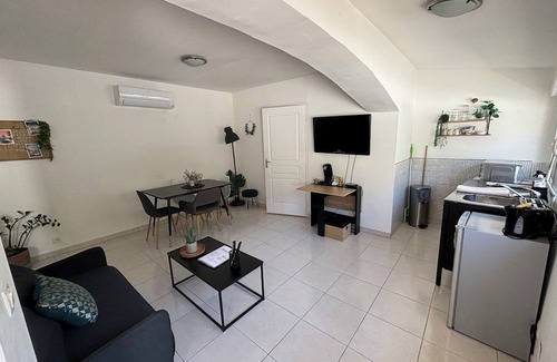 Carry-le-Rouet Apartment | Comfortable T2 Near Beaches & Port in Carry le Rouet