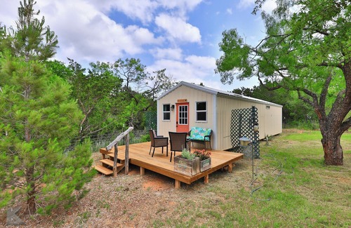 Buffalo Gap Cabin | Idyllic Cabin "The Lady" on Christmas Tree Farm
