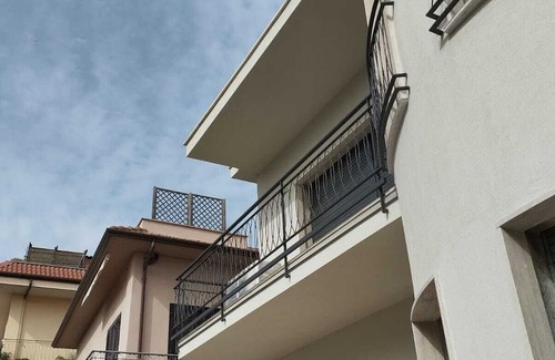 Minturno Apartment | Convenient Bilocale Centrale with Breakfast & Family Amenities