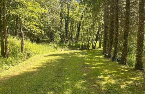 Manzat Ski Chalet | Enchanting Chalet with Private Pond in Nature’s Embrace
