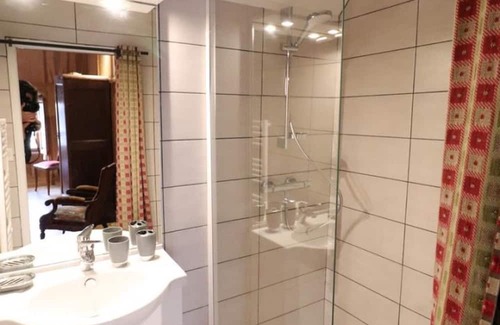 Mandailles-Saint-Julien Cottage | Family-Friendly Gite Mandailles-Saint-Julien with Kitchen