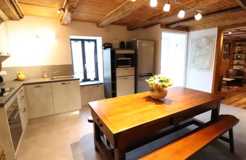Mandailles-Saint-Julien Cottage | Family-Friendly Gite Mandailles-Saint-Julien with Kitchen