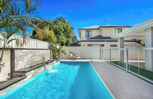 Rivervale House | Modern Oasis with Private Pool Near Airport and Optus
