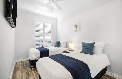 Rivervale House | Modern Oasis with Private Pool Near Airport and Optus