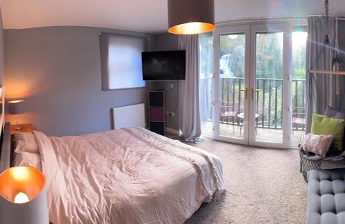 Foxdale House | Relaxing Hot Tub Retreat by the Waterfall Awaits You