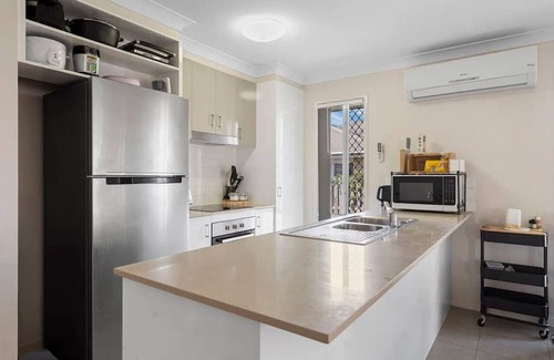 Coomera House | Inviting 5-Bedroom Gold Coast Home Near Freeway & Amenities