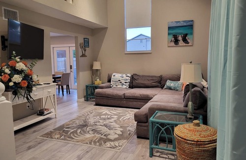 Florida Ridge House | Steps from the Beach: Family-Friendly Stay with Hot Tub!